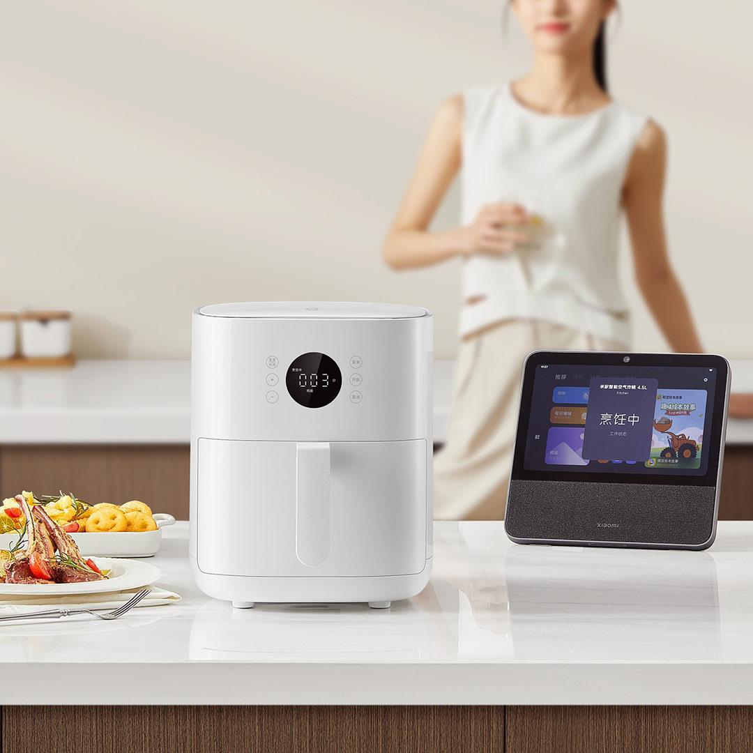 Intelligent 4.5L Multifunctional Air Fryer with Smart Touch Control and Non-Stick Coating